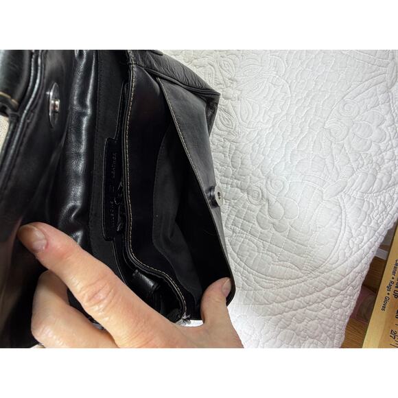 Wilson’s Leather Women’s Black Genuine Leather Shoulder Strap Handbag Purse - Picture 11 of 12